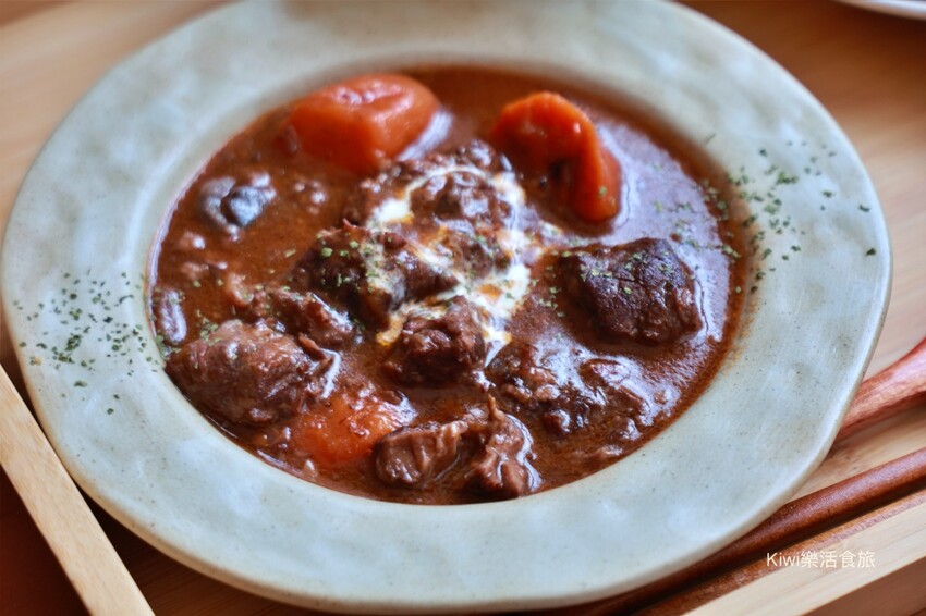 彰化美食酉久茶事|老宅咖啡館,隱藏巷弄美食,寵物友善餐廳,近彰化三民路美食