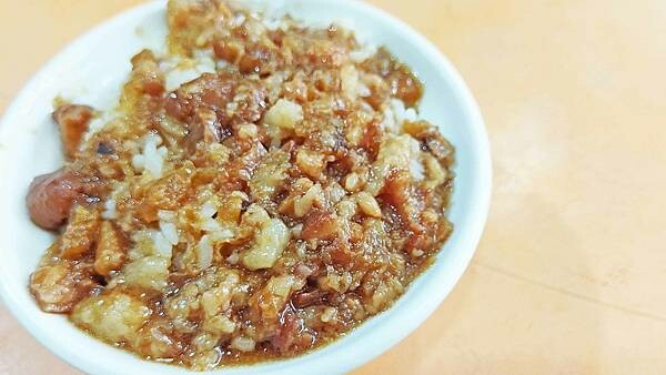 【台北美食】八條圓環滷肉飯|隱藏在巷弄裡CP值爆高,擁有名店實力的魯肉飯