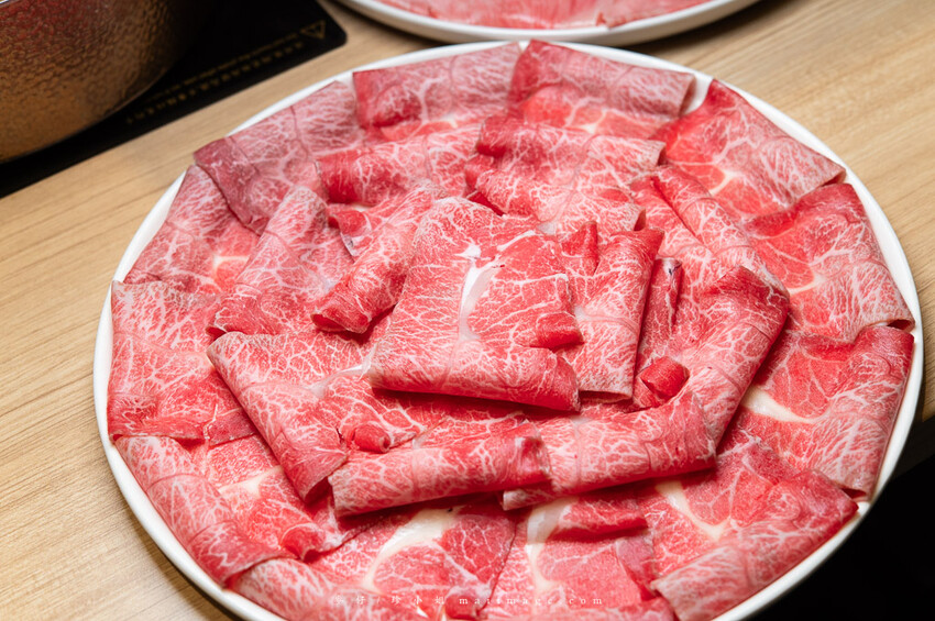 芳 和牛海鮮精緻鍋物｜中壢超狂和牛海鮮鍋物專賣店，秋季蟹霸王套餐日本頂級和牛+當季活體海鮮盤最低只要69