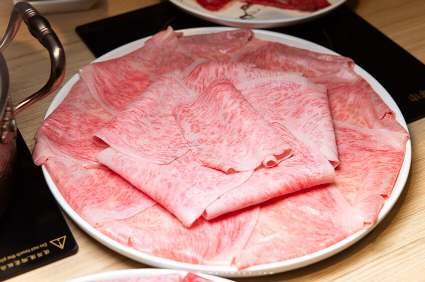 芳 和牛海鮮精緻鍋物｜中壢超狂和牛海鮮鍋物專賣店，秋季蟹霸王套餐日本頂級和牛+當季活體海鮮盤最低只要69