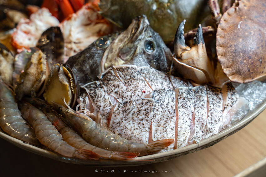 芳 和牛海鮮精緻鍋物｜中壢超狂和牛海鮮鍋物專賣店，秋季蟹霸王套餐日本頂級和牛+當季活體海鮮盤最低只要69