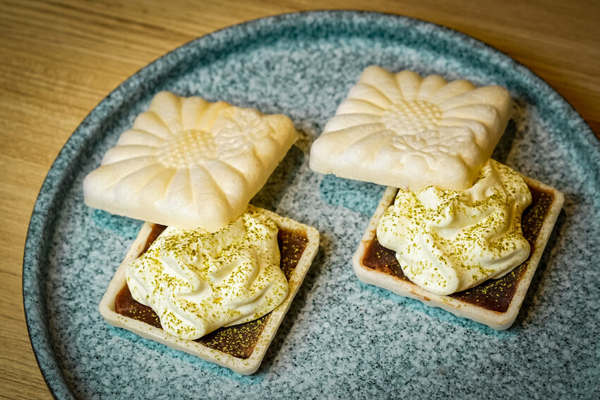 【中壢火鍋推薦】豪華活體海鮮超澎湃,大份量頂級和牛肉盤,還有超浮誇爆卵海膽飯都讓人愛不釋口|芳 海鮮