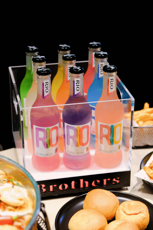 逢甲必吃｜8德司創意餐館逢甲店，超浮誇101海鮮塔，早午餐、晚餐甚至到半夜也可以吃的到活體海鮮的餐酒館！義大利麵、麻辣火鍋、宵夜也非常推薦