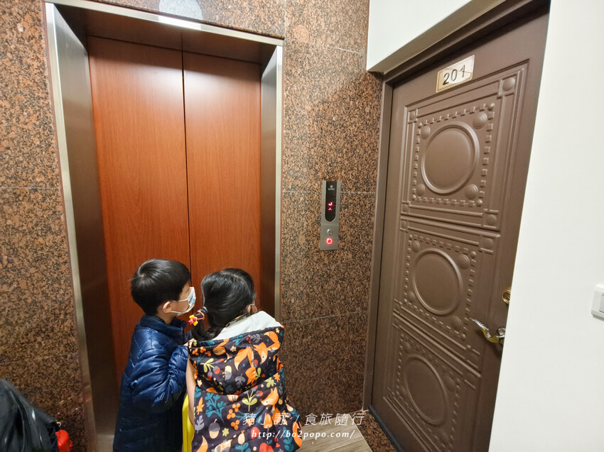 台東。台東市》浪閣民宿33.35。可愛的卡通主題房型