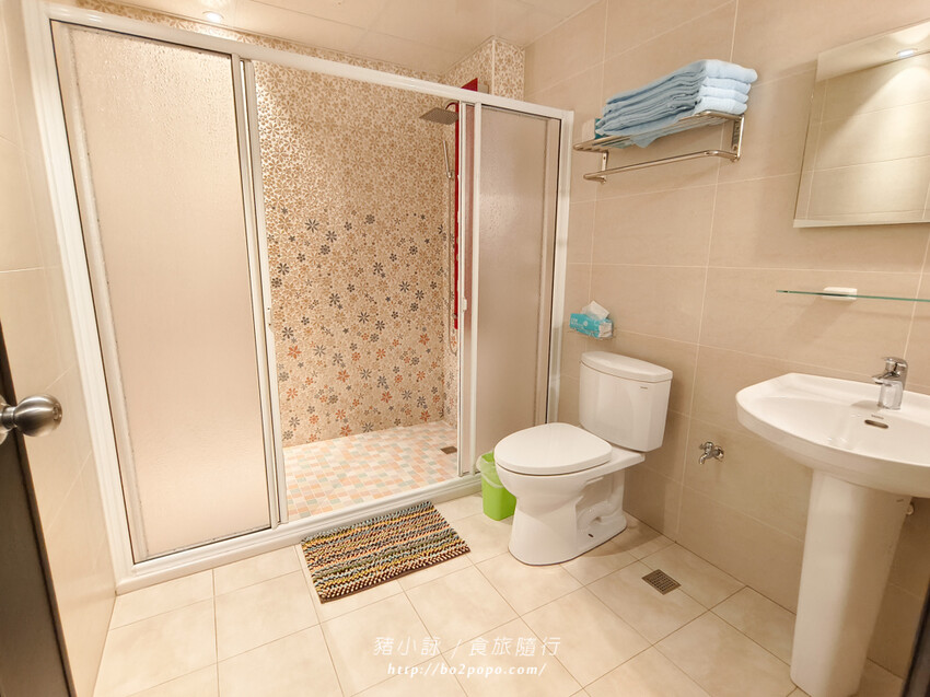 台東。台東市》浪閣民宿33.35。可愛的卡通主題房型