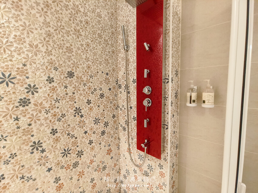 台東。台東市》浪閣民宿33.35。可愛的卡通主題房型