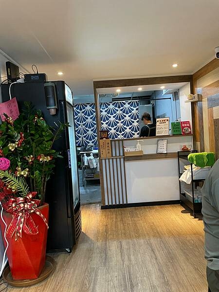 綸炒菜呷飯店｜苓雅區美食｜香噴噴招牌排骨蛋炒飯｜各式熱炒小店