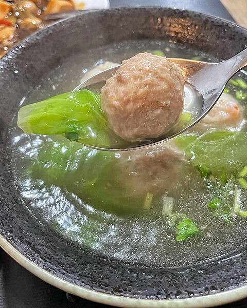 綸炒菜呷飯店｜苓雅區美食｜香噴噴招牌排骨蛋炒飯｜各式熱炒小店