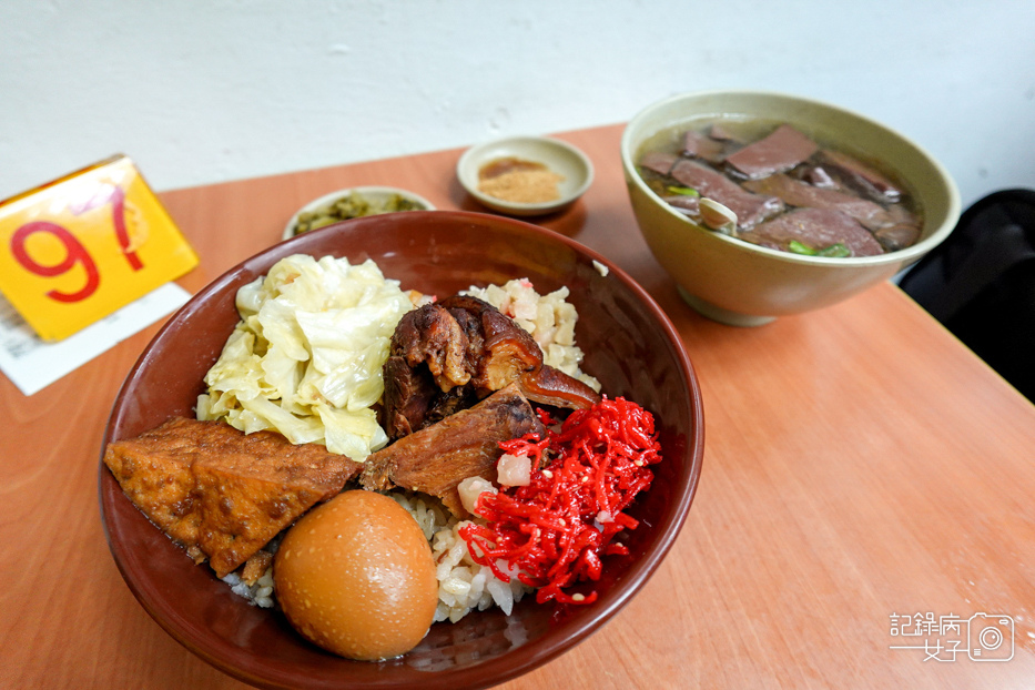 18台北大同區知名老店紅昌吉豬血湯腿庫飯.jpg