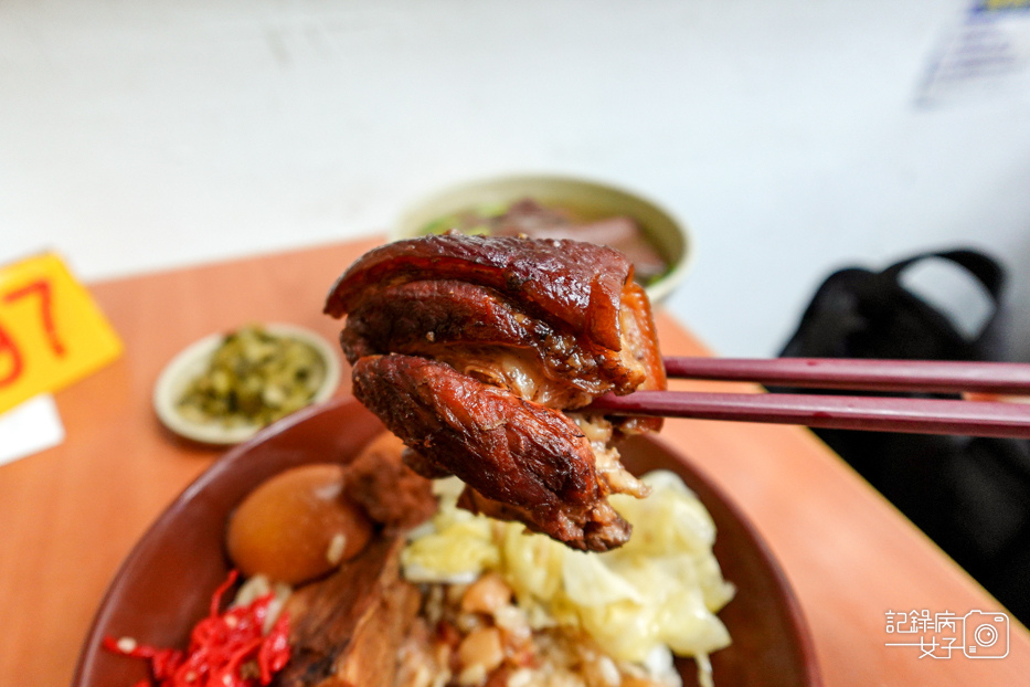 21台北大同區知名老店紅昌吉豬血湯腿庫飯.jpg