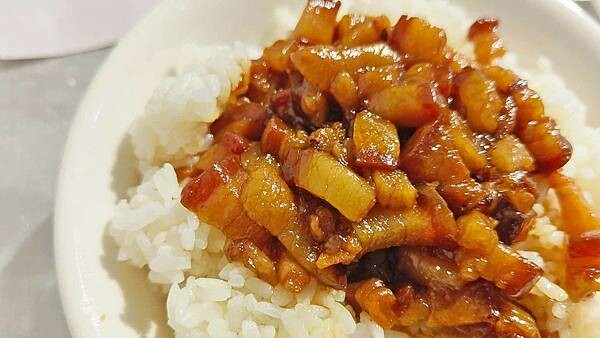 【台北美食】紅昌吉豬血湯｜完全不輸給名店的超強實力魯肉飯