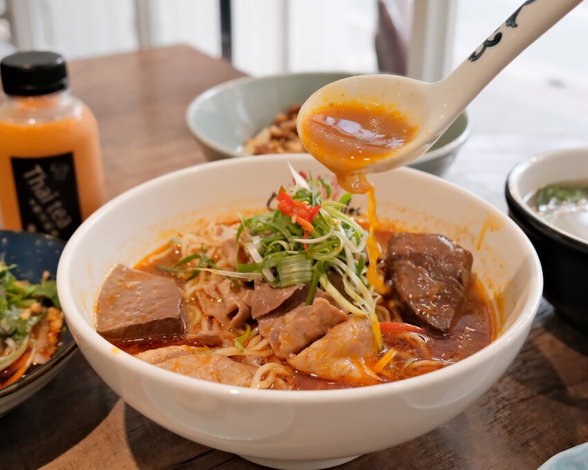 【板橋美食推薦】 二鬼麵舖-江子翠店~平價飯麵料理只要130元起!板橋小吃、麻辣美食推薦~捷運江子翠站必吃美食