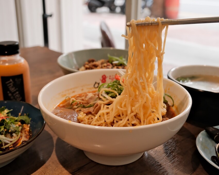 【板橋美食推薦】 二鬼麵舖-江子翠店~平價飯麵料理只要130元起!板橋小吃、麻辣美食推薦~捷運江子翠站必吃美食