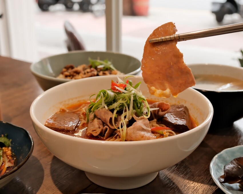 【板橋美食推薦】 二鬼麵舖-江子翠店~平價飯麵料理只要130元起!板橋小吃、麻辣美食推薦~捷運江子翠站必吃美食