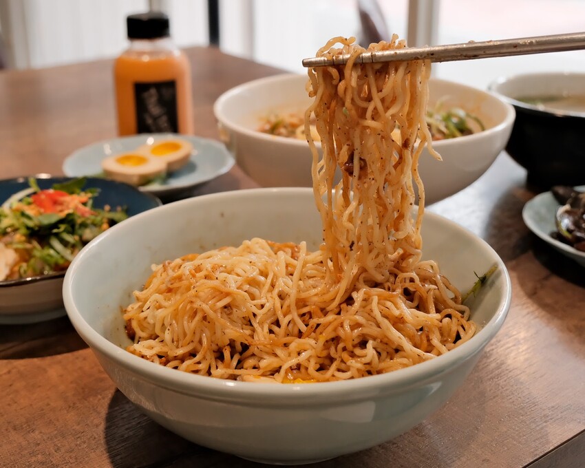 【板橋美食推薦】 二鬼麵舖-江子翠店~平價飯麵料理只要130元起!板橋小吃、麻辣美食推薦~捷運江子翠站必吃美食