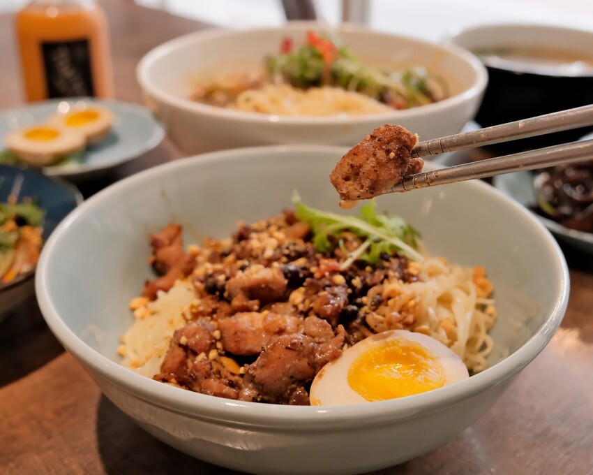 【板橋美食推薦】 二鬼麵舖-江子翠店~平價飯麵料理只要130元起!板橋小吃、麻辣美食推薦~捷運江子翠站必吃美食