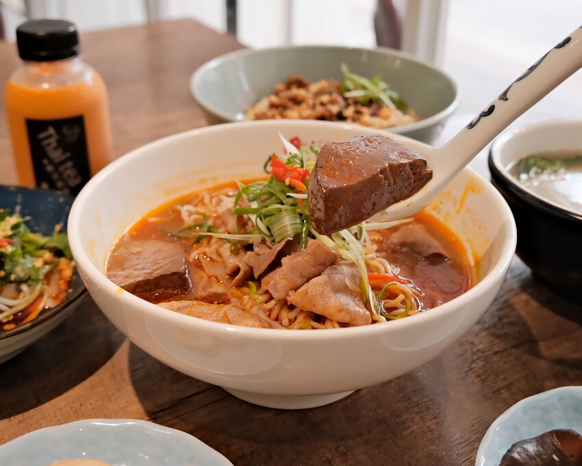 【板橋美食推薦】 二鬼麵舖-江子翠店~平價飯麵料理只要130元起!板橋小吃、麻辣美食推薦~捷運江子翠站必吃美食