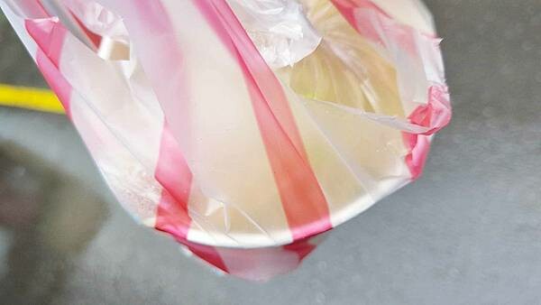 只要６０元就可以吃到超大碗公份量的現炒湯麵～！便宜的價格，配料一點都不馬虎，湯頭更是濃稠又好喝，來這