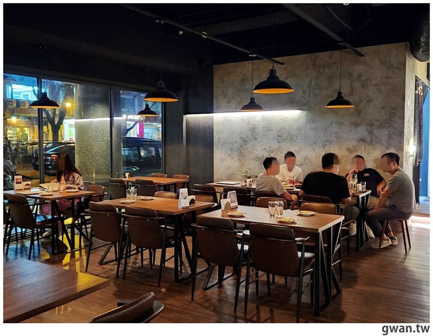 隱身商辦大樓的低調餐酒館，居然把羅氏秋水茶放進調酒裡！