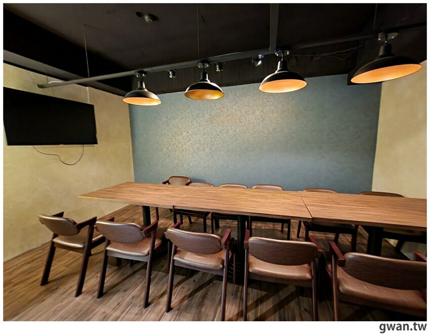 隱身商辦大樓的低調餐酒館，居然把羅氏秋水茶放進調酒裡！