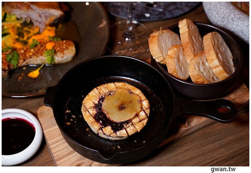 隱身商辦大樓的低調餐酒館，居然把羅氏秋水茶放進調酒裡！