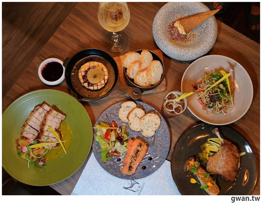 隱身商辦大樓的低調餐酒館，居然把羅氏秋水茶放進調酒裡！