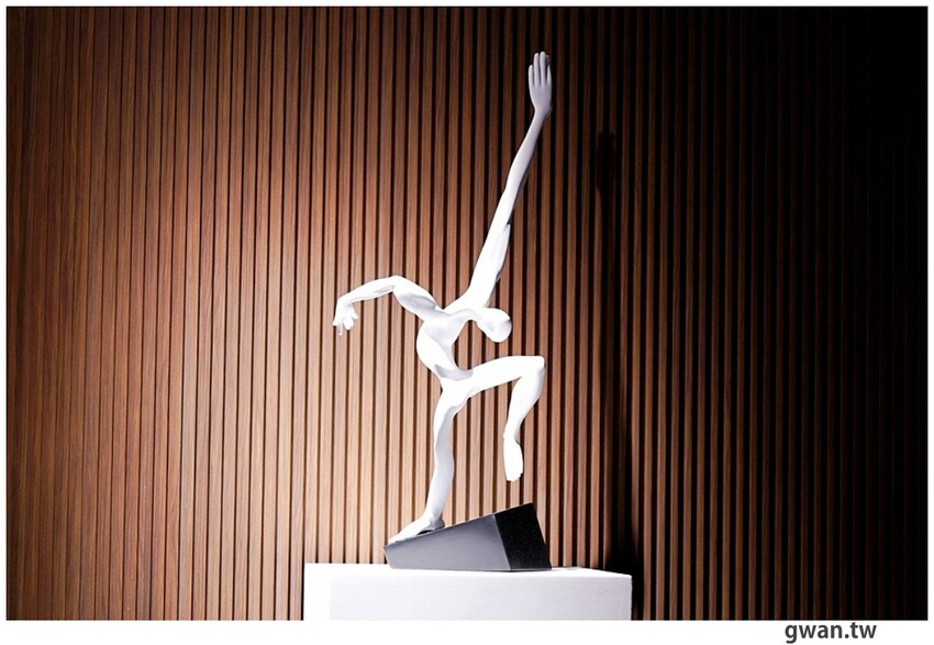 隱身商辦大樓的低調餐酒館，居然把羅氏秋水茶放進調酒裡！