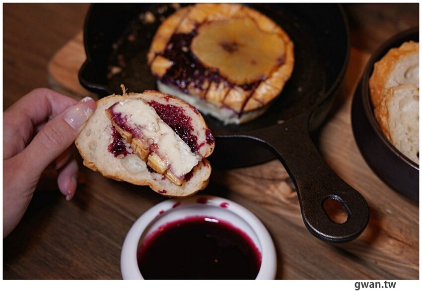 隱身商辦大樓的低調餐酒館，居然把羅氏秋水茶放進調酒裡！