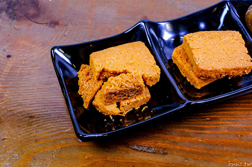 手工餛飩個大餡料扎實，客家嬤純米客家粄條，純米粄條清香脆彈，搭招財餛飩吃飽飽！