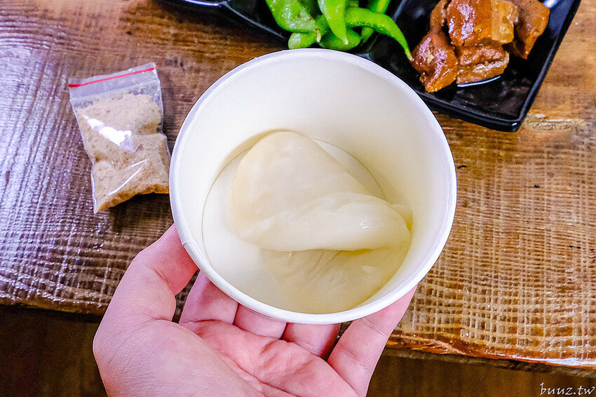 手工餛飩個大餡料扎實，客家嬤純米客家粄條，純米粄條清香脆彈，搭招財餛飩吃飽飽！