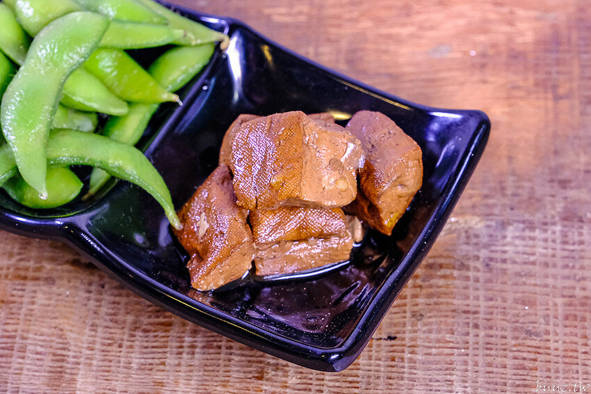 手工餛飩個大餡料扎實，客家嬤純米客家粄條，純米粄條清香脆彈，搭招財餛飩吃飽飽！