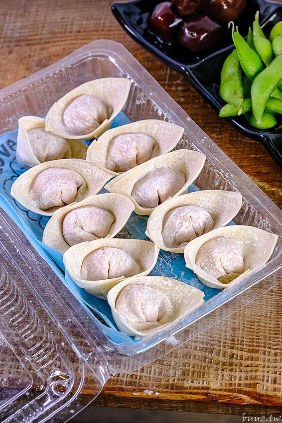 手工餛飩個大餡料扎實，客家嬤純米客家粄條，純米粄條清香脆彈，搭招財餛飩吃飽飽！