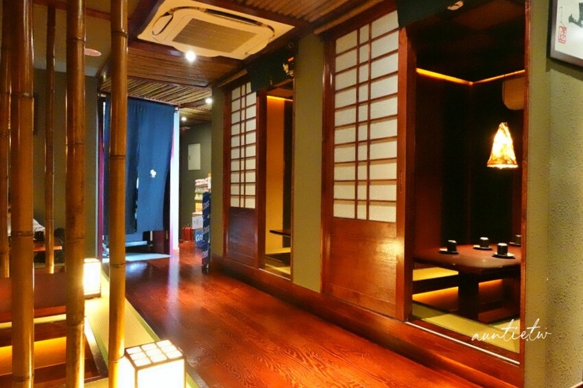 台北市中山區【台北】中山站｜李上LeeSang，來自首爾的韓式餐酒館，海鮮鍋巴湯、韓式炸雞，