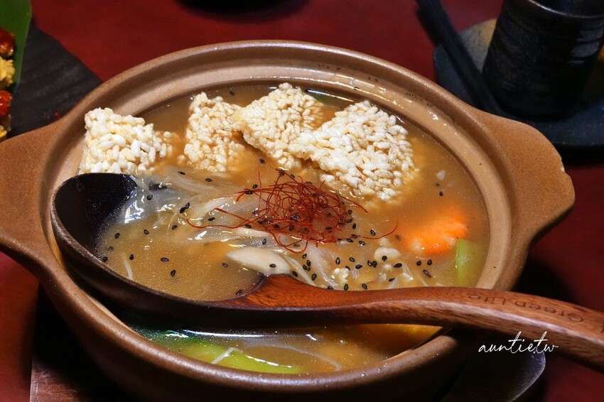 台北市中山區【台北】中山站｜李上LeeSang，來自首爾的韓式餐酒館，海鮮鍋巴湯、韓式炸雞，