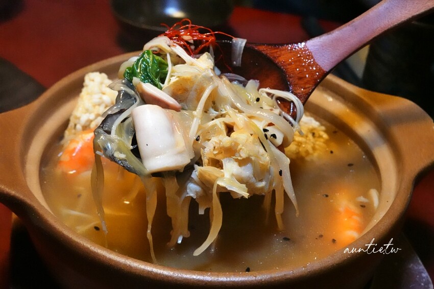 台北市中山區【台北】中山站｜李上LeeSang，來自首爾的韓式餐酒館，海鮮鍋巴湯、韓式炸雞，