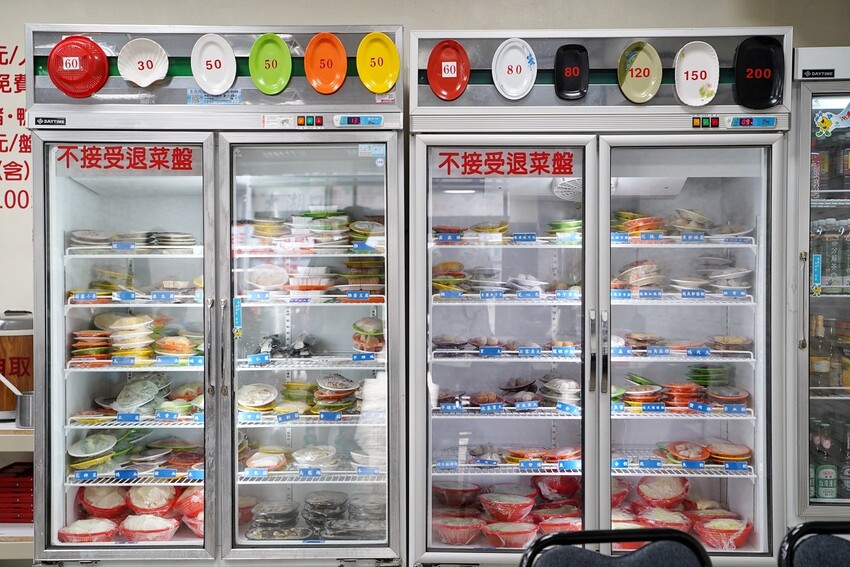 新竹平價自助石頭火鍋推薦！「大湖口火鍋城」上百種菜色選擇，每盤肉只要100元！黑麻油爆炒的湯頭真的很厲害！絕對是三五好友、家庭聚餐的首選推薦！ - 阿華田的美食日記