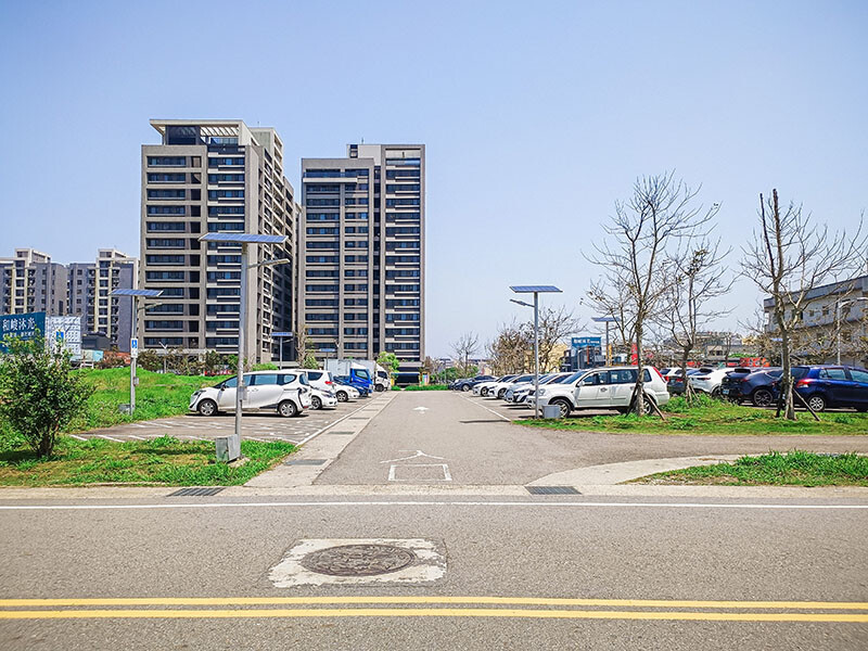 大湖口火鍋城 一盤肉只要$100元，桌邊麻油爆炒石頭火鍋，還有紅燒鰻、吉古拉特色火鍋鍋料一起吃