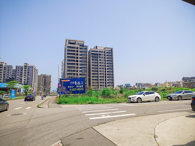 大湖口火鍋城 一盤肉只要$100元，桌邊麻油爆炒石頭火鍋，還有紅燒鰻、吉古拉特色火鍋鍋料一起吃