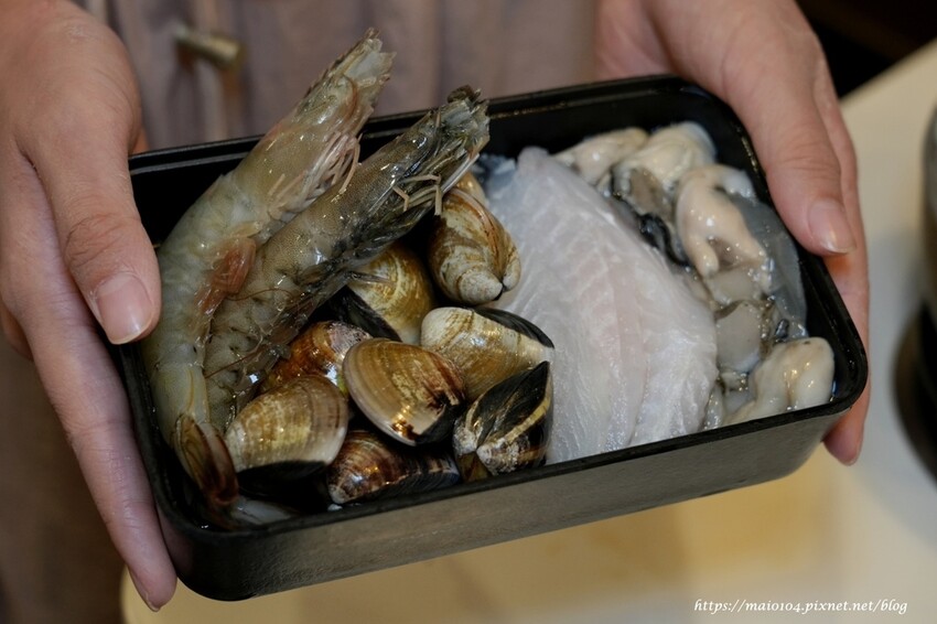 林口/龜山小火鍋推薦|開鍋OPEN POT林口長庚店~平價小火鍋,滷肉飯、王子麵、冬粉、飲品、霜淇淋等自助吧