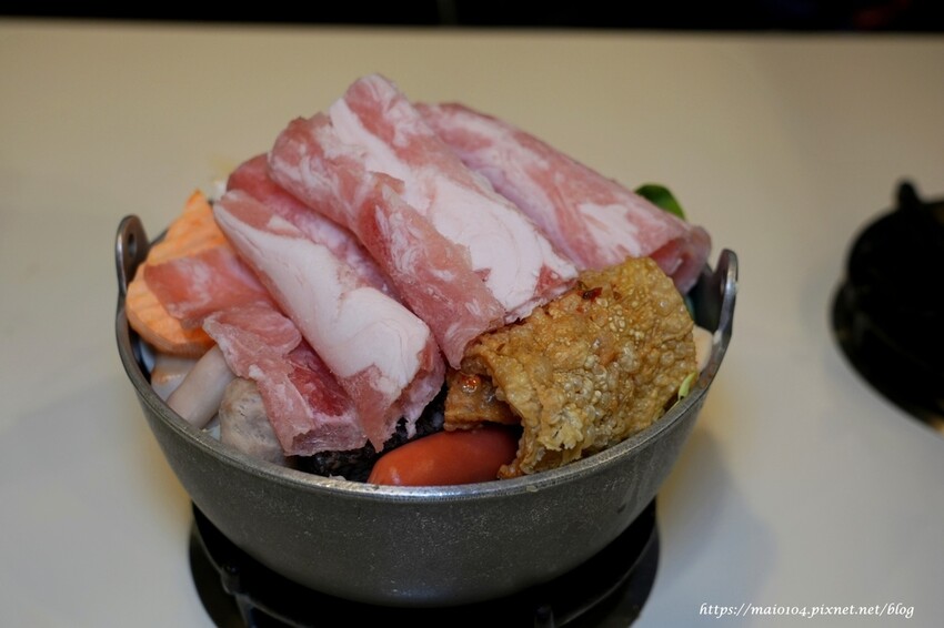 林口/龜山小火鍋推薦|開鍋OPEN POT林口長庚店~平價小火鍋,滷肉飯、王子麵、冬粉、飲品、霜淇淋等自助吧