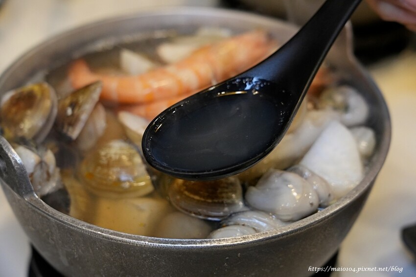 林口/龜山小火鍋推薦|開鍋OPEN POT林口長庚店~平價小火鍋,滷肉飯、王子麵、冬粉、飲品、霜淇淋等自助吧