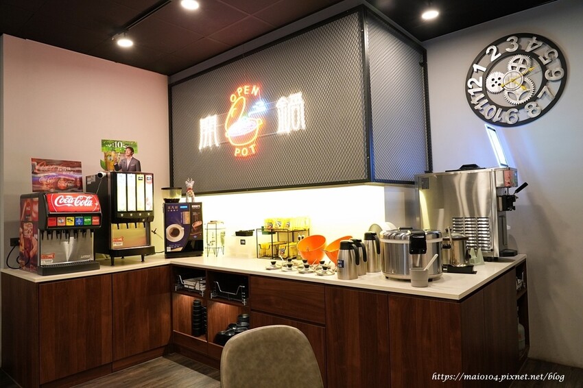 林口/龜山小火鍋推薦|開鍋OPEN POT林口長庚店~平價小火鍋,滷肉飯、王子麵、冬粉、飲品、霜淇淋等自助吧