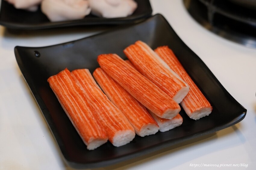 林口/龜山小火鍋推薦|開鍋OPEN POT林口長庚店~平價小火鍋,滷肉飯、王子麵、冬粉、飲品、霜淇淋等自助吧