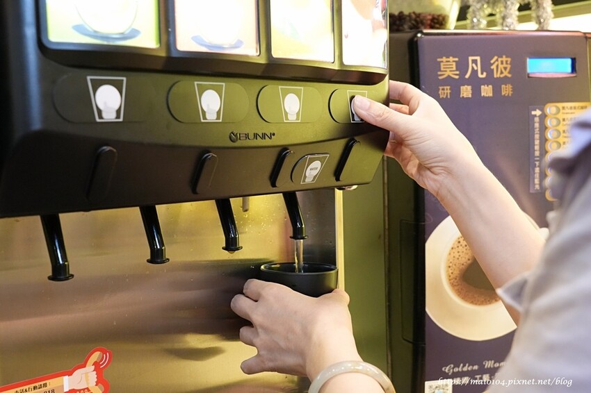 林口/龜山小火鍋推薦|開鍋OPEN POT林口長庚店~平價小火鍋,滷肉飯、王子麵、冬粉、飲品、霜淇淋等自助吧