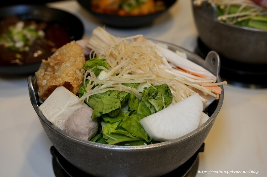 林口/龜山小火鍋推薦|開鍋OPEN POT林口長庚店~平價小火鍋,滷肉飯、王子麵、冬粉、飲品、霜淇淋等自助吧