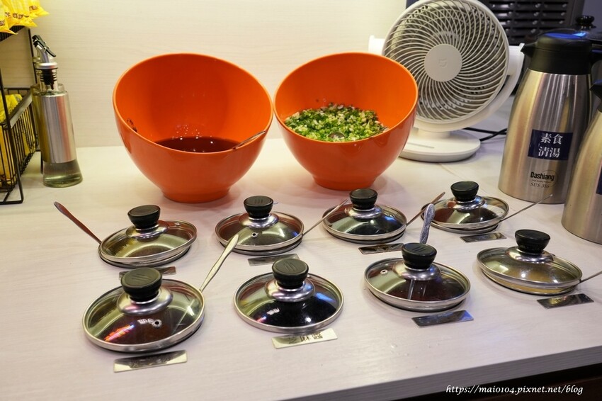 林口/龜山小火鍋推薦|開鍋OPEN POT林口長庚店~平價小火鍋,滷肉飯、王子麵、冬粉、飲品、霜淇淋等自助吧