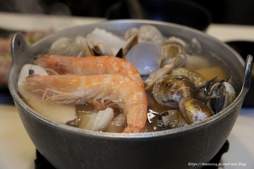 林口/龜山小火鍋推薦|開鍋OPEN POT林口長庚店~平價小火鍋,滷肉飯、王子麵、冬粉、飲品、霜淇淋等自助吧