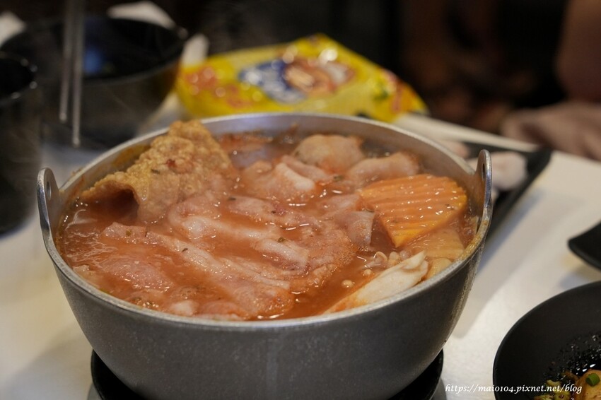 林口/龜山小火鍋推薦|開鍋OPEN POT林口長庚店~平價小火鍋,滷肉飯、王子麵、冬粉、飲品、霜淇淋等自助吧