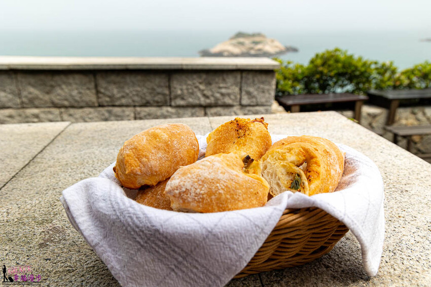 連江縣北竿鄉芹沃咖啡烘焙館｜北竿鄉馬祖–沒訂位吃不到的馬祖創意美食，大推老酒豬肉蛋披薩