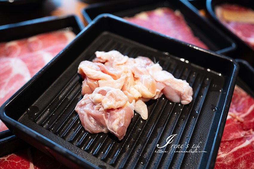 桃園火車站比臉大和牛吃到飽,7種湯底、咖哩飯、超過40種的火鍋蔬菜自助吧,最便宜只要398元起 @Irene's 食旅.時旅